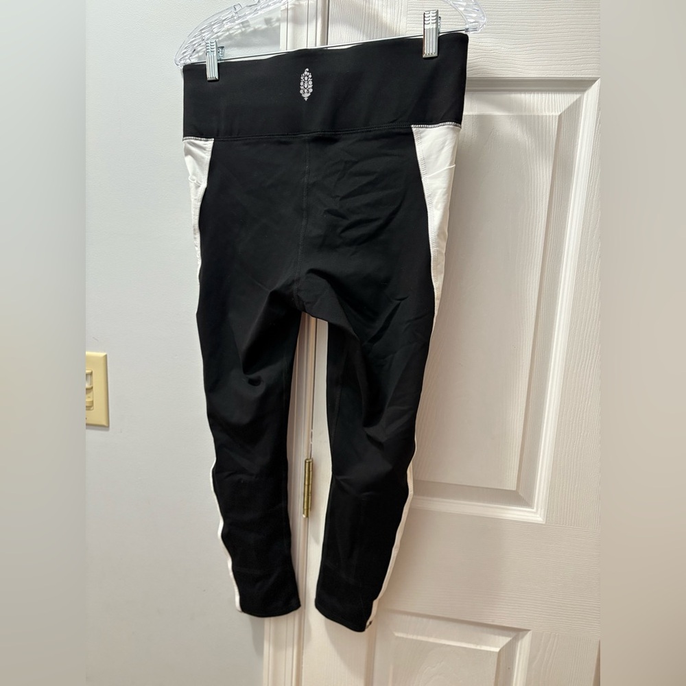 FP Movement X KILOGEAR Cut Booty Lift Leggings Large - Picture 5 of 7